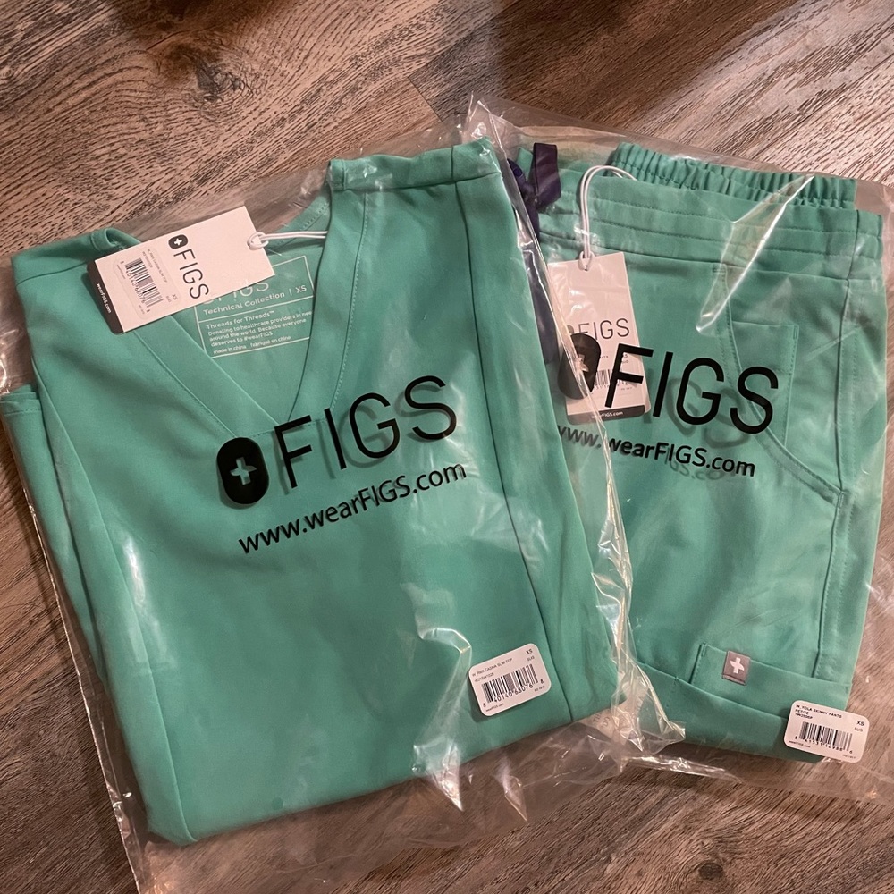 ❌ SOLD ❌ NWT Figs Surgical Green Scrub set